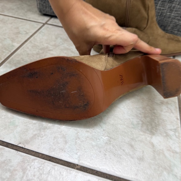 Boots - Picture 5 of 7